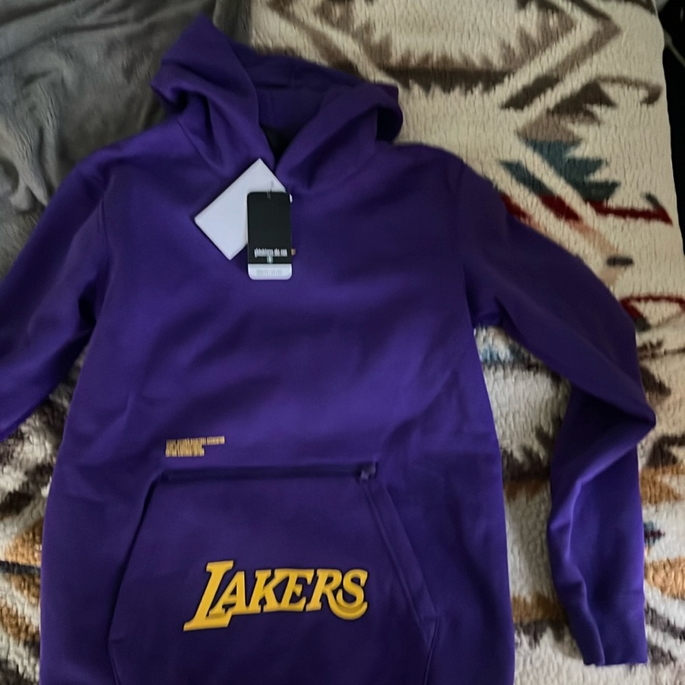 Boy Jordan hoodie size XL lakers nwt